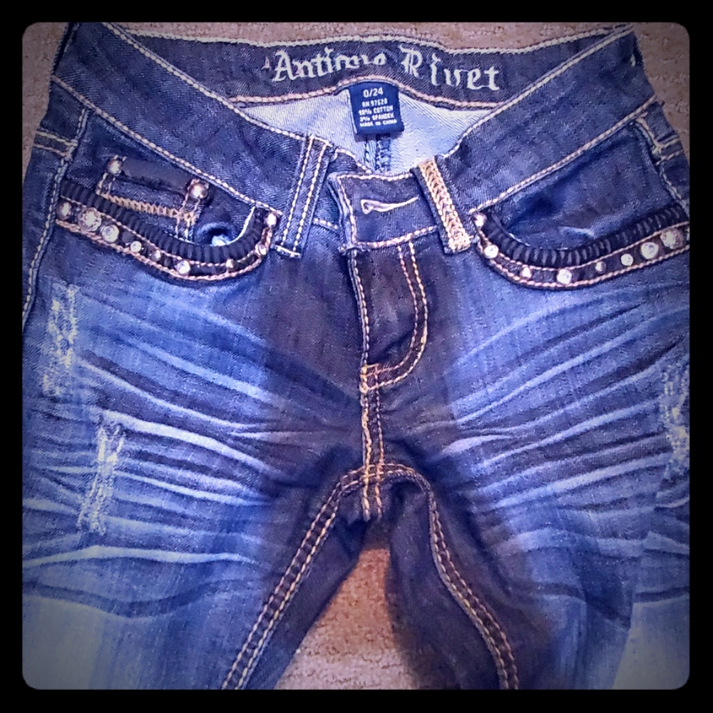 Antique rivet jeans
